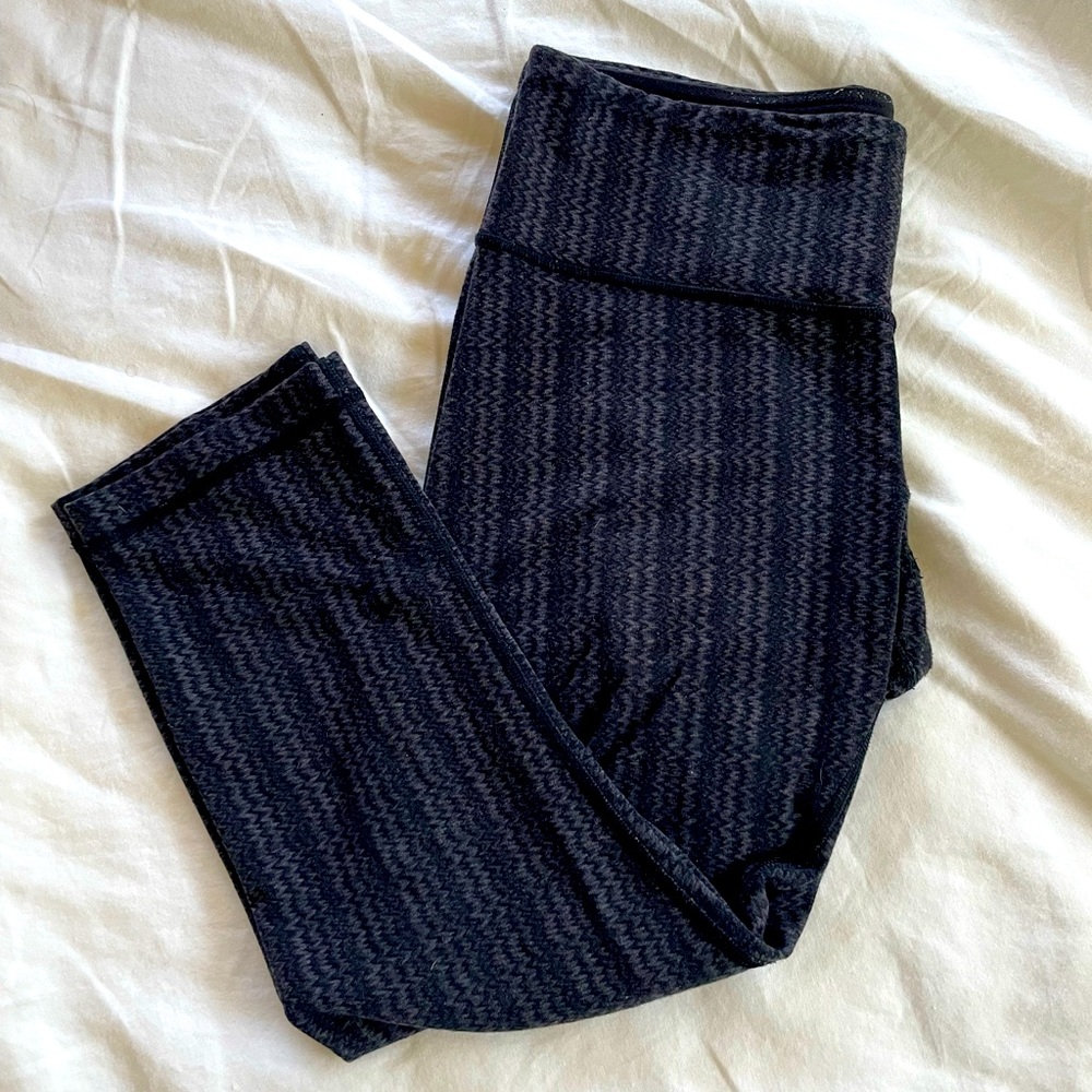 Lululemon Athletica Black Vertical Stripe Patterned Leggings, Size Medium